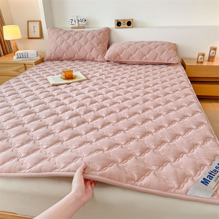 91家纺网 家纺一手货源 找家纺 3C 2025新款全棉水洗棉抗菌夹棉床垫褥子床护垫 波浪格-清新粉