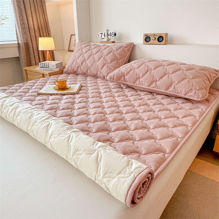 91家纺网 家纺一手货源 找家纺 3C 2025新款全棉水洗棉抗菌夹棉床垫褥子床护垫 波浪格-清新粉