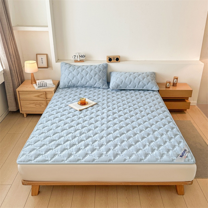 91家纺网 家纺一手货源 找家纺 3C 2025新款全棉水洗棉抗菌夹棉床垫褥子床护垫 波浪格-天空蓝