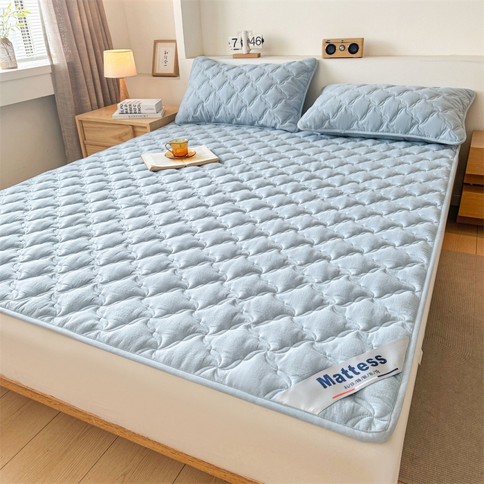 91家纺网 家纺一手货源 找家纺 3C 2025新款全棉水洗棉抗菌夹棉床垫褥子床护垫 波浪格-天空蓝