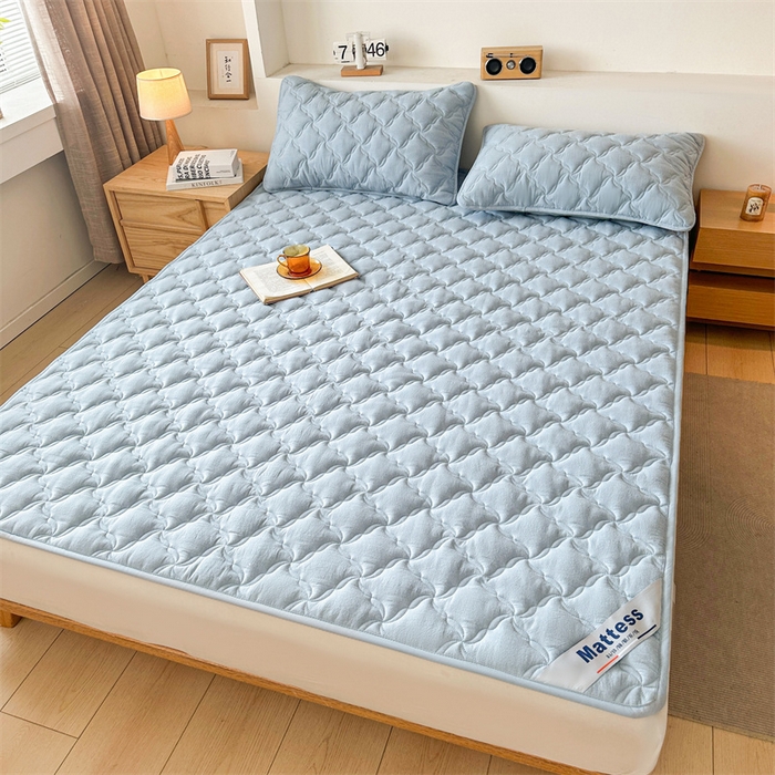91家纺网 家纺一手货源 找家纺 3C 2025新款全棉水洗棉抗菌夹棉床垫褥子床护垫 波浪格-天空蓝