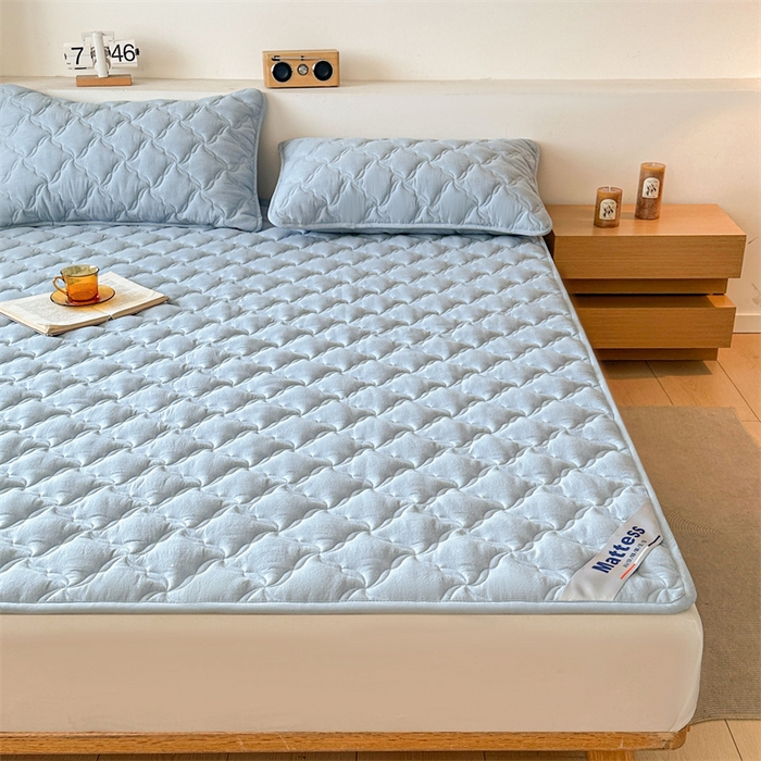 91家纺网 家纺一手货源 找家纺 3C 2025新款全棉水洗棉抗菌夹棉床垫褥子床护垫 波浪格-天空蓝