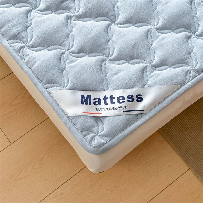 91家纺网 家纺一手货源 找家纺 3C 2025新款全棉水洗棉抗菌夹棉床垫褥子床护垫 波浪格-天空蓝