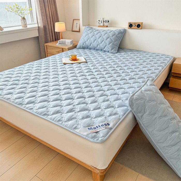 91家纺网 家纺一手货源 找家纺 3C 2025新款全棉水洗棉抗菌夹棉床垫褥子床护垫 波浪格-天空蓝