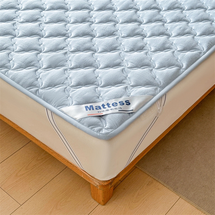 91家纺网 家纺一手货源 找家纺 3C 2025新款全棉水洗棉抗菌夹棉床垫褥子床护垫 波浪格-天空蓝