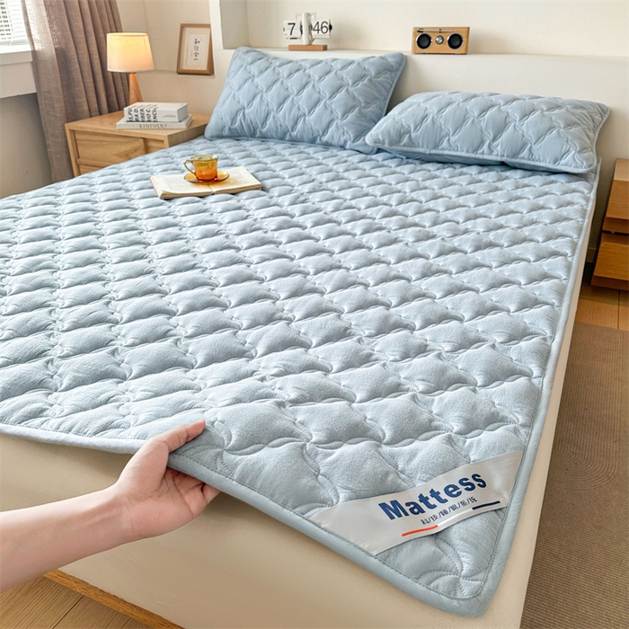 91家纺网 家纺一手货源 找家纺 3C 2025新款全棉水洗棉抗菌夹棉床垫褥子床护垫 波浪格-天空蓝