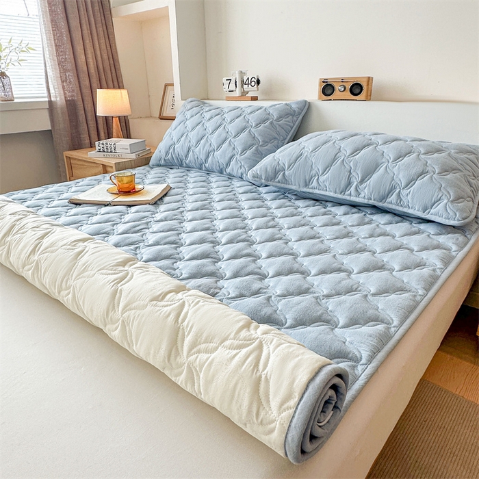 91家纺网 家纺一手货源 找家纺 3C 2025新款全棉水洗棉抗菌夹棉床垫褥子床护垫 波浪格-天空蓝