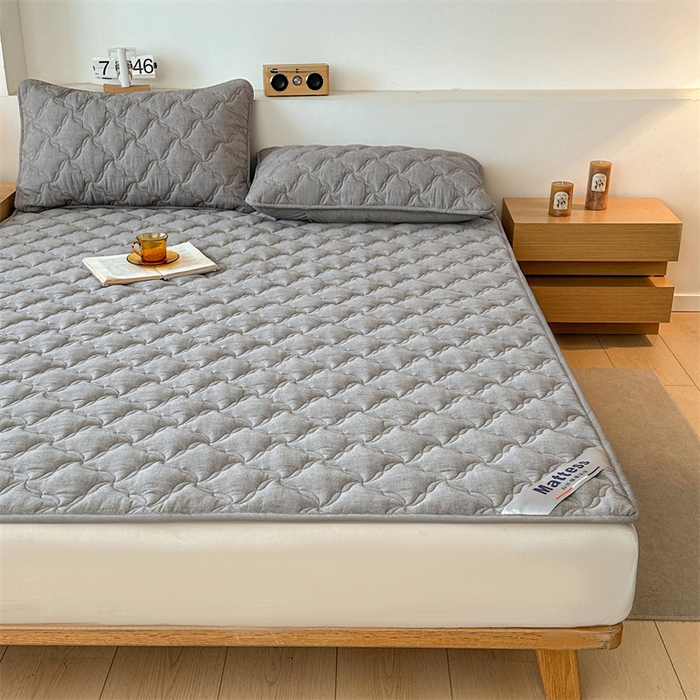 91家纺网 家纺一手货源 找家纺 3C 2025新款全棉水洗棉抗菌夹棉床垫褥子床护垫 波浪格-星空灰