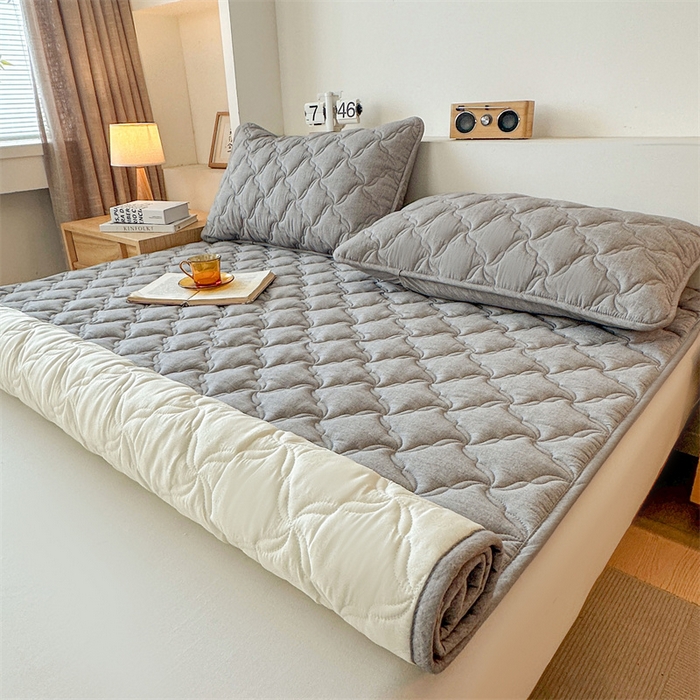 91家纺网 家纺一手货源 找家纺 3C 2025新款全棉水洗棉抗菌夹棉床垫褥子床护垫 波浪格-星空灰