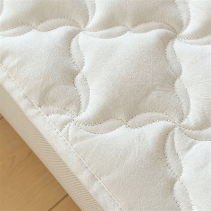 91家纺网 家纺一手货源 找家纺 3C 2025新款全棉水洗棉抗菌夹棉床垫褥子床护垫 波浪格-云朵白