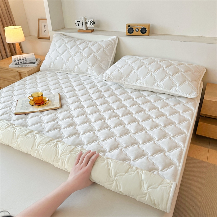 91家纺网 家纺一手货源 找家纺 3C 2025新款全棉水洗棉抗菌夹棉床垫褥子床护垫 波浪格-云朵白