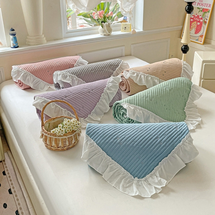 91家纺网 家纺一手货源 找家纺 恒尚居2025花边床盖莫代尔夏季夹棉床单星星刺绣绗缝三件套 组合图（仅供参考）