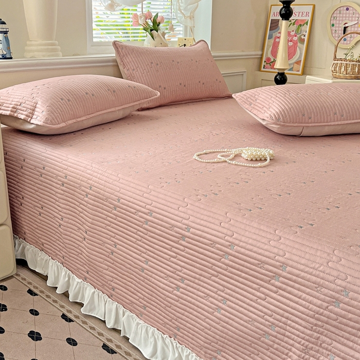 91家纺网 家纺一手货源 找家纺 恒尚居2025花边床盖莫代尔夏季夹棉床单星星刺绣绗缝三件套 夏时光-粉