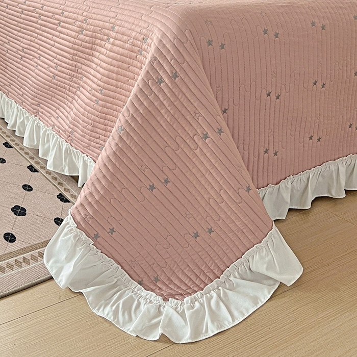 91家纺网 家纺一手货源 找家纺 恒尚居2025花边床盖莫代尔夏季夹棉床单星星刺绣绗缝三件套 夏时光-粉