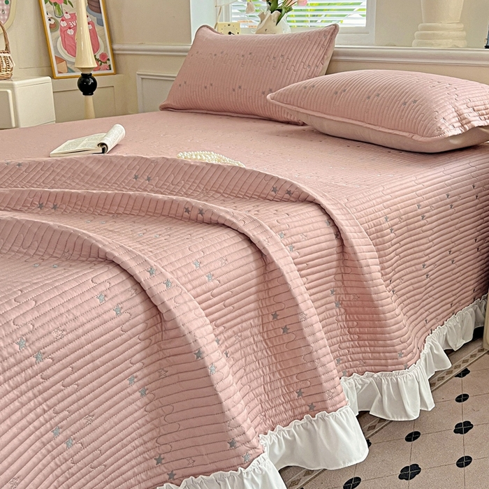 91家纺网 家纺一手货源 找家纺 恒尚居2025花边床盖莫代尔夏季夹棉床单星星刺绣绗缝三件套 夏时光-粉