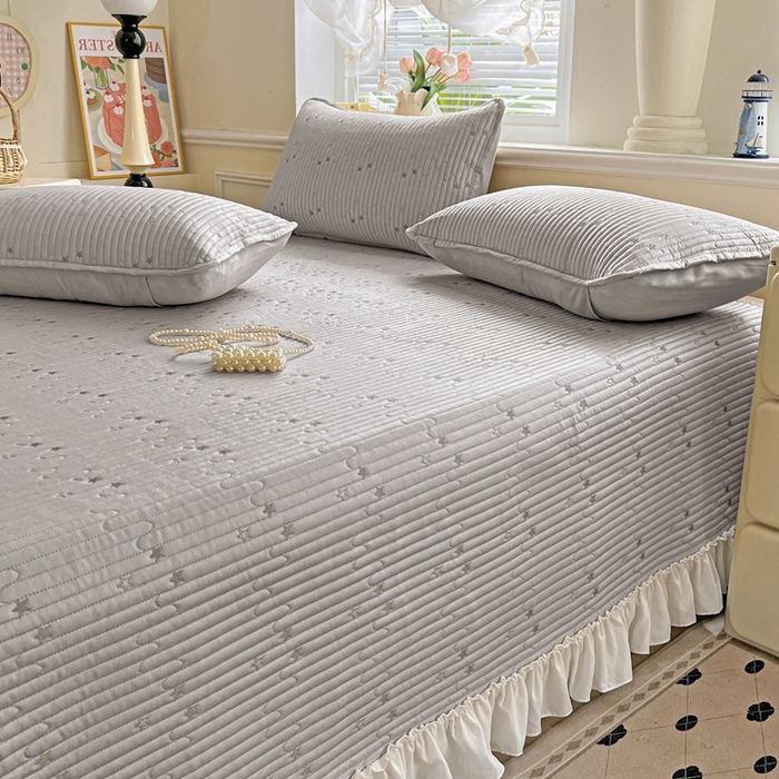 91家纺网 家纺一手货源 找家纺 恒尚居2025花边床盖莫代尔夏季夹棉床单星星刺绣绗缝三件套 夏时光-灰