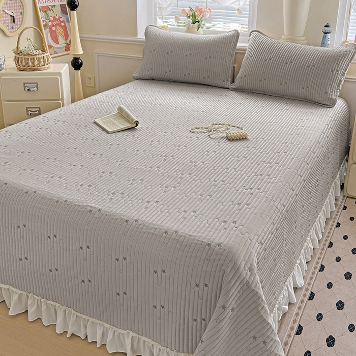 91家纺网 家纺一手货源 找家纺 恒尚居2025花边床盖莫代尔夏季夹棉床单星星刺绣绗缝三件套 夏时光-灰