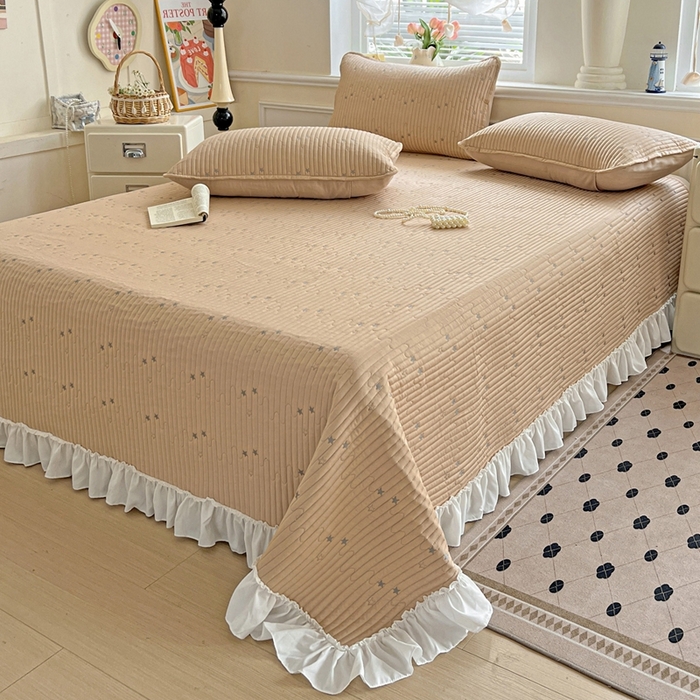 91家纺网 家纺一手货源 找家纺 恒尚居2025花边床盖莫代尔夏季夹棉床单星星刺绣绗缝三件套 夏时光-金