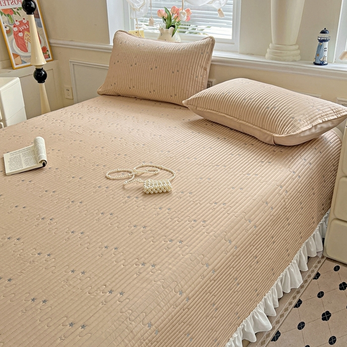 91家纺网 家纺一手货源 找家纺 恒尚居2025花边床盖莫代尔夏季夹棉床单星星刺绣绗缝三件套 夏时光-金