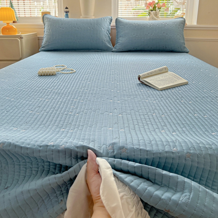 91家纺网 家纺一手货源 找家纺 恒尚居2025花边床盖莫代尔夏季夹棉床单星星刺绣绗缝三件套 夏时光-蓝