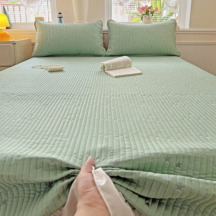 91家纺网 家纺一手货源 找家纺 恒尚居2025花边床盖莫代尔夏季夹棉床单星星刺绣绗缝三件套 夏时光-绿
