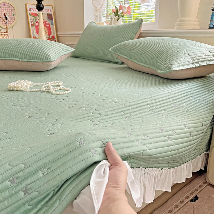 91家纺网 家纺一手货源 找家纺 恒尚居2025花边床盖莫代尔夏季夹棉床单星星刺绣绗缝三件套 夏时光-绿