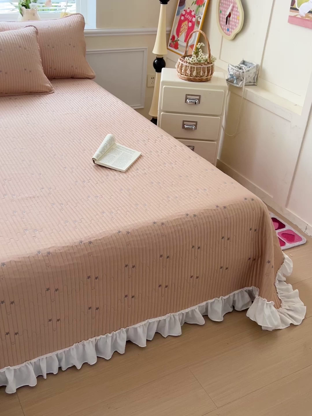 91家纺网 家纺一手货源 找家纺 恒尚居2025花边床盖莫代尔夏季夹棉床单星星刺绣绗缝三件套 夏时光-金