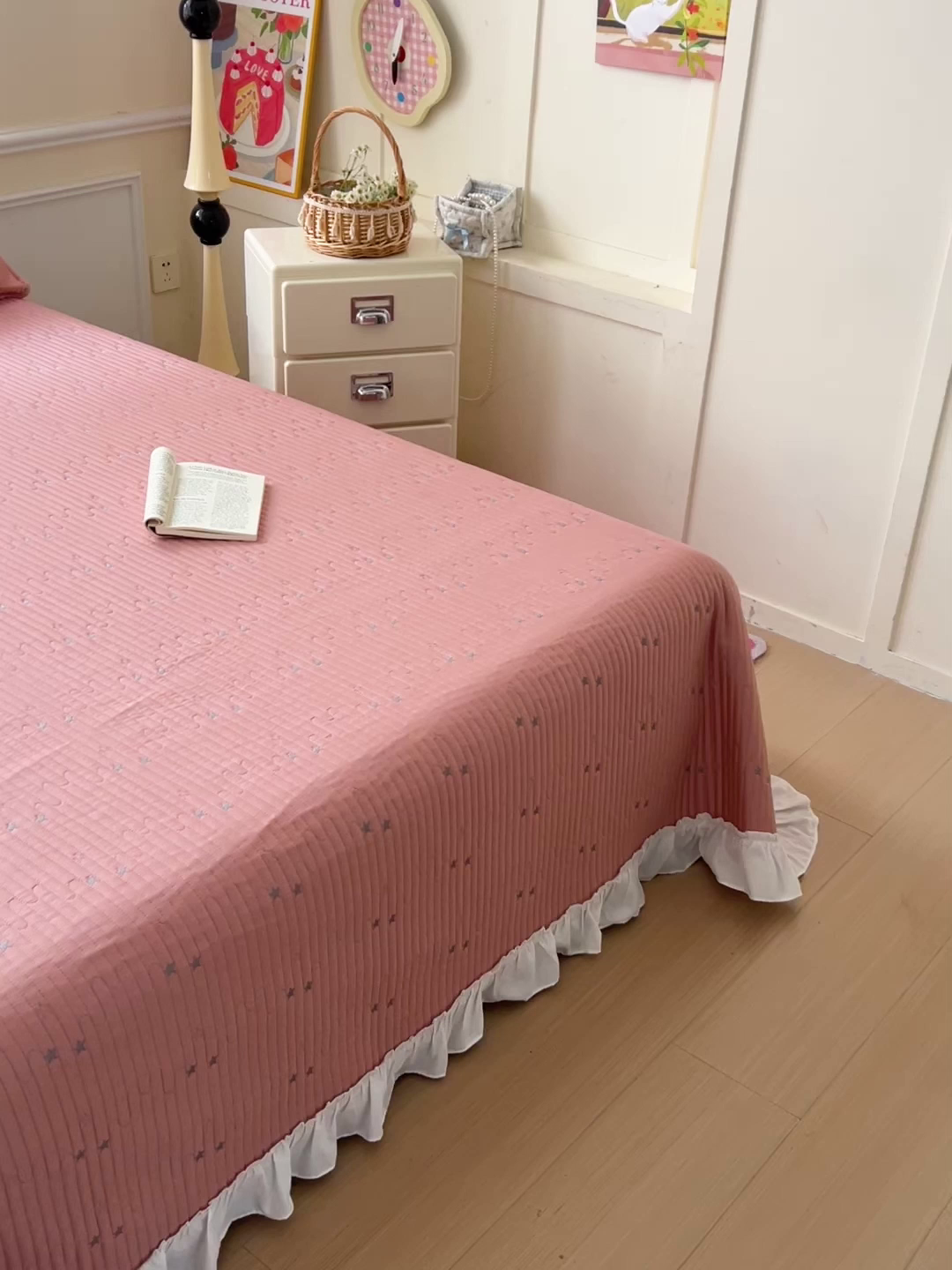 91家纺网 家纺一手货源 找家纺 恒尚居2025花边床盖莫代尔夏季夹棉床单星星刺绣绗缝三件套 夏时光-粉