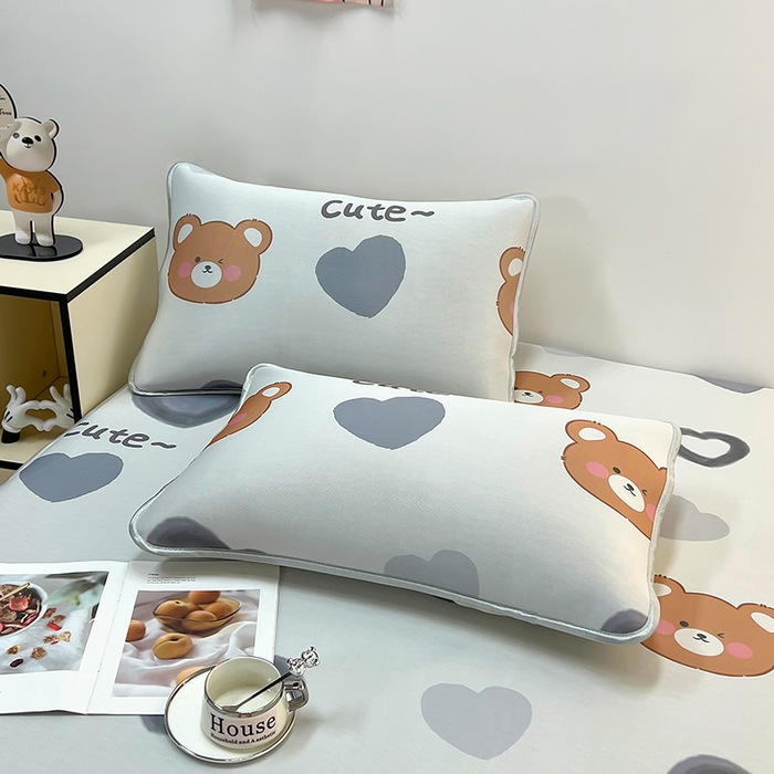 91家纺网 家纺一手货源 找家纺 柏薇 2025新款凉感丝中分子印花复合三明治凉席套件 爱心小熊