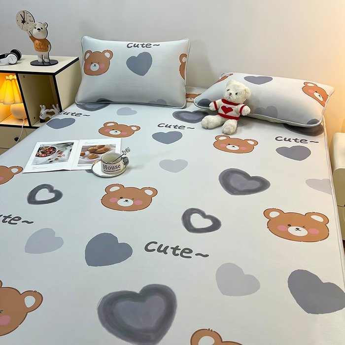 91家纺网 家纺一手货源 找家纺 柏薇 2025新款凉感丝中分子印花复合三明治凉席套件 爱心小熊