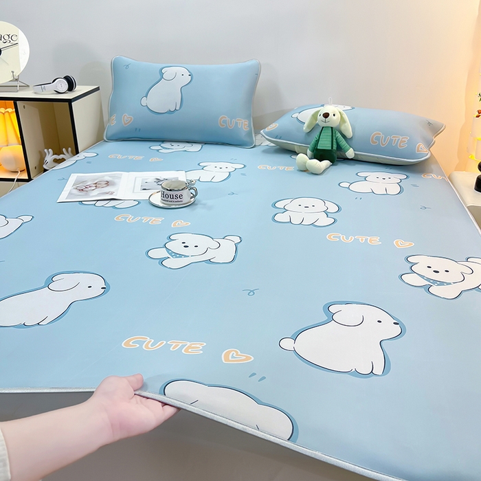 91家纺网 家纺一手货源 找家纺 柏薇 2025新款凉感丝中分子印花复合三明治凉席套件 开心狗狗