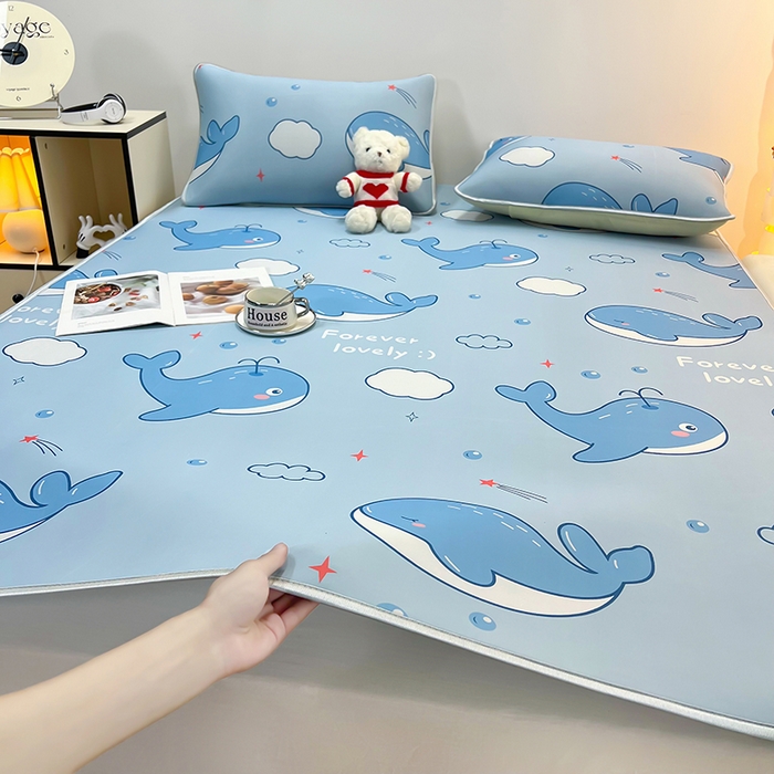 91家纺网 家纺一手货源 找家纺 柏薇 2025新款凉感丝中分子印花复合三明治凉席套件 鲸鱼宝宝