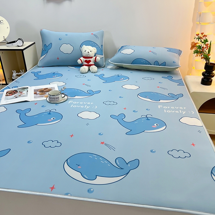 91家纺网 家纺一手货源 找家纺 柏薇 2025新款凉感丝中分子印花复合三明治凉席套件 鲸鱼宝宝