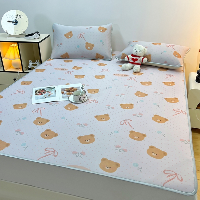 91家纺网 家纺一手货源 找家纺 柏薇 2025新款凉感丝中分子印花复合三明治凉席套件 开心小熊