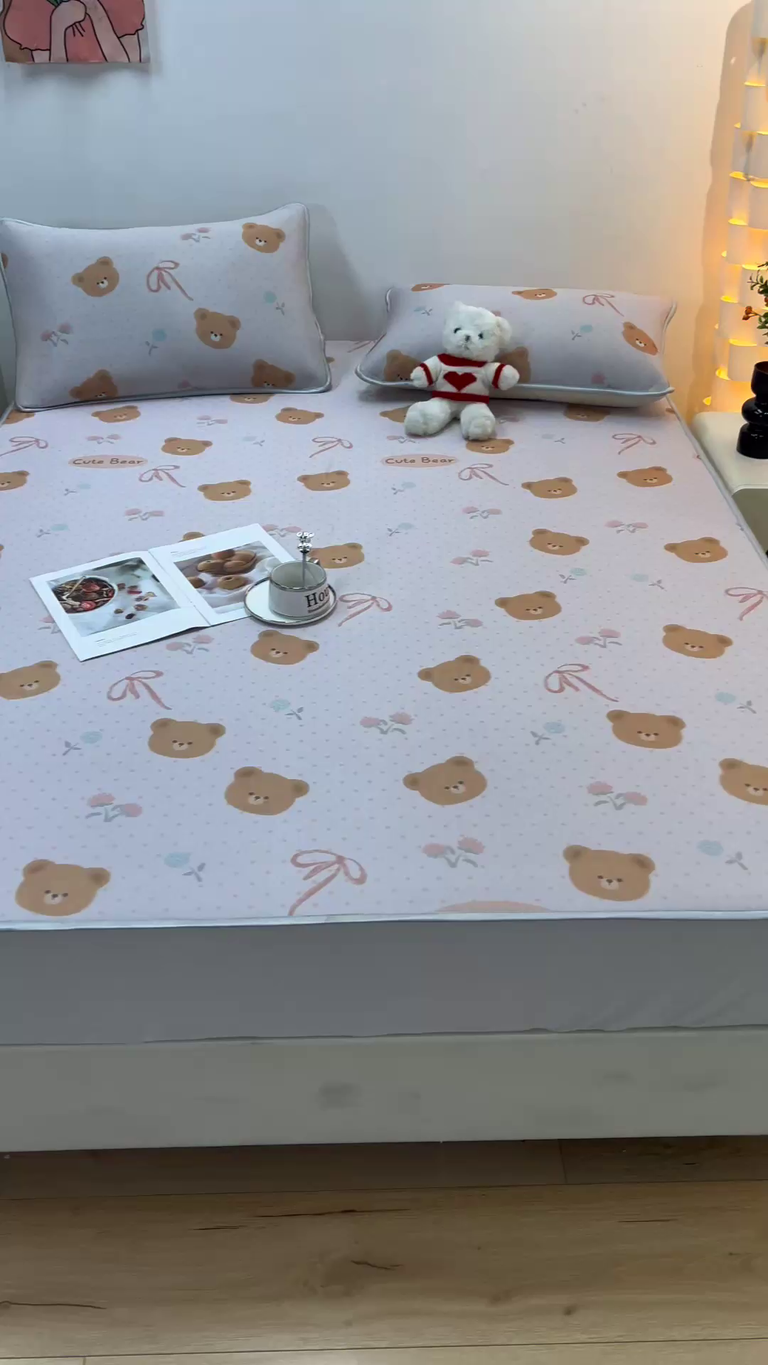 91家纺网 家纺一手货源 找家纺 柏薇 2025新款凉感丝中分子印花复合三明治凉席套件 开心小熊