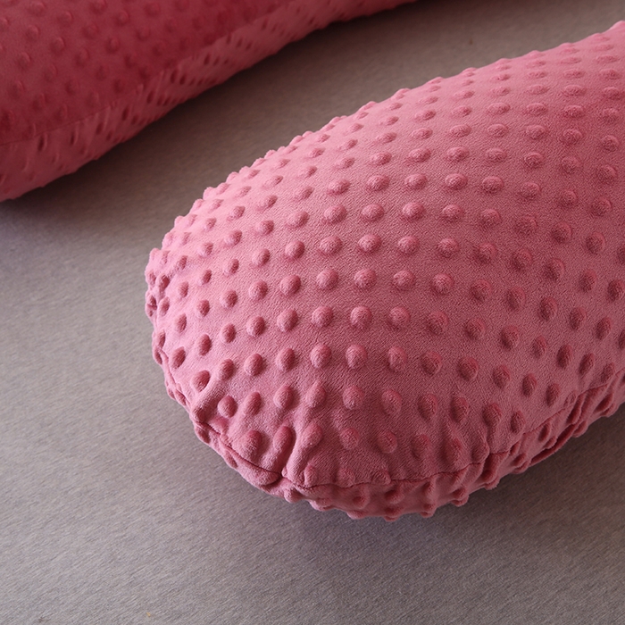 91家纺网 家纺一手货源 找家纺 永光家居 2025新款孕妇枕U型 绒豆豆红靠枕抱枕床头靠枕