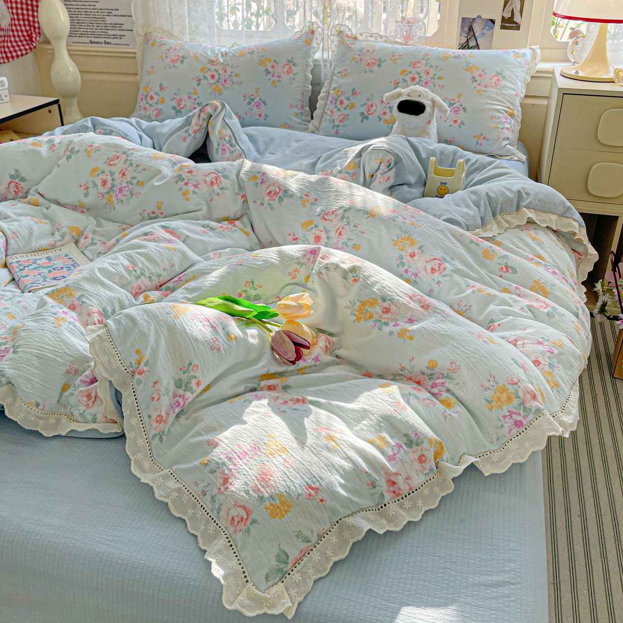 91家纺网 家纺一手货源 找家纺 水木坊 2025新款全棉镂空花边皱皱双层纱四件套专供网销直播 蓝茵河畔