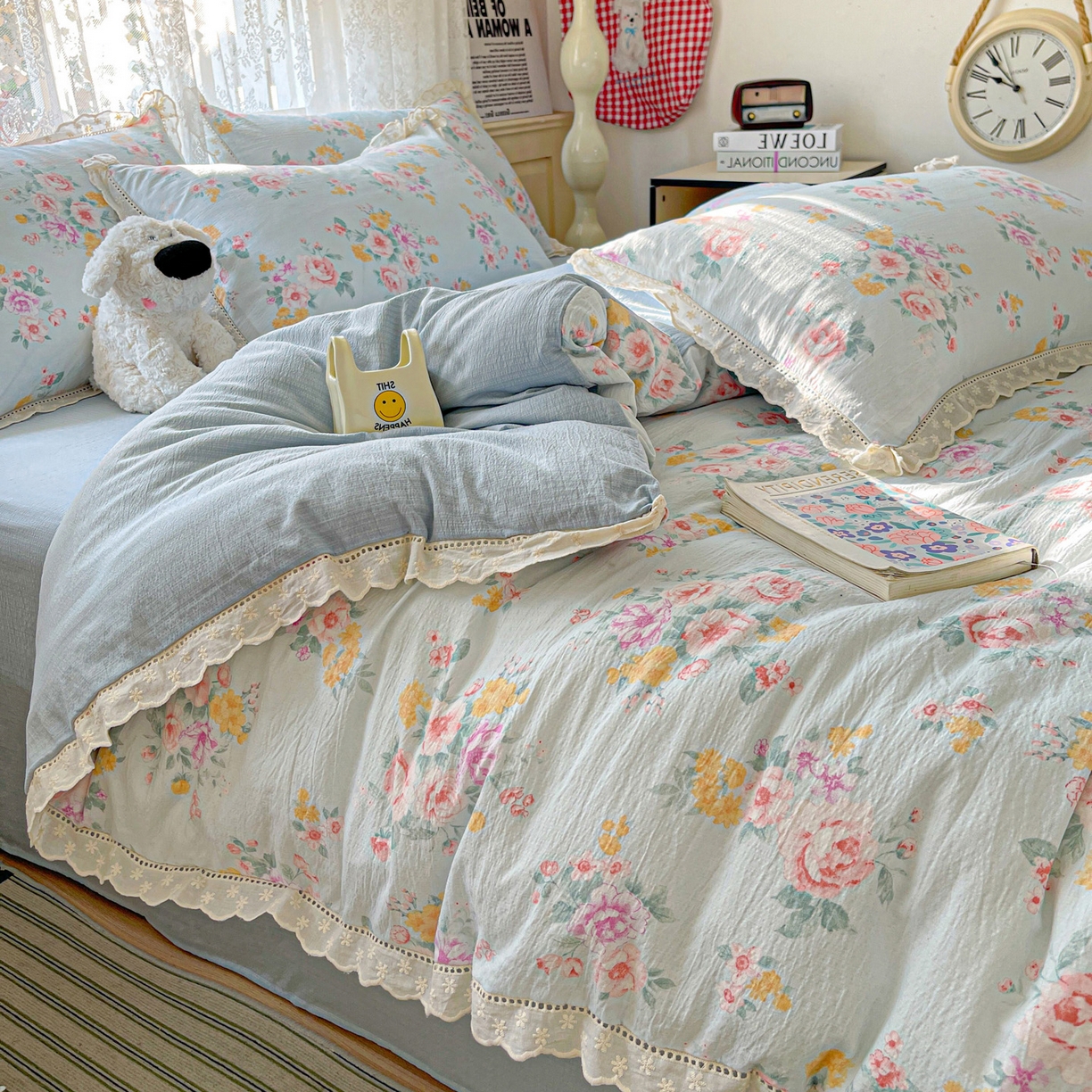 91家纺网 家纺一手货源 找家纺 水木坊 2025新款全棉镂空花边皱皱双层纱四件套专供网销直播 蓝茵河畔