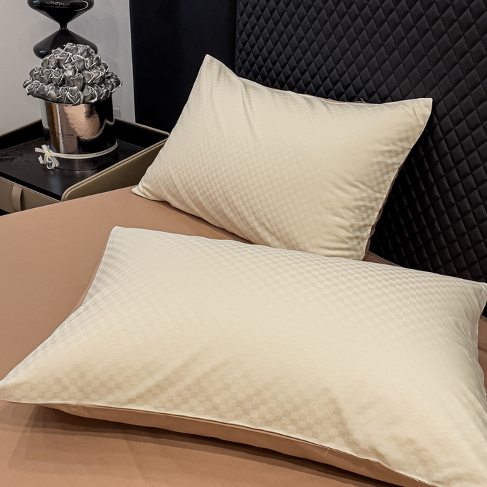 91家纺网 家纺一手货源 找家纺 金鑫汇家纺 2024新款长绒棉提花小方格系列四件套单品系列-单枕套 奶昔白+咖