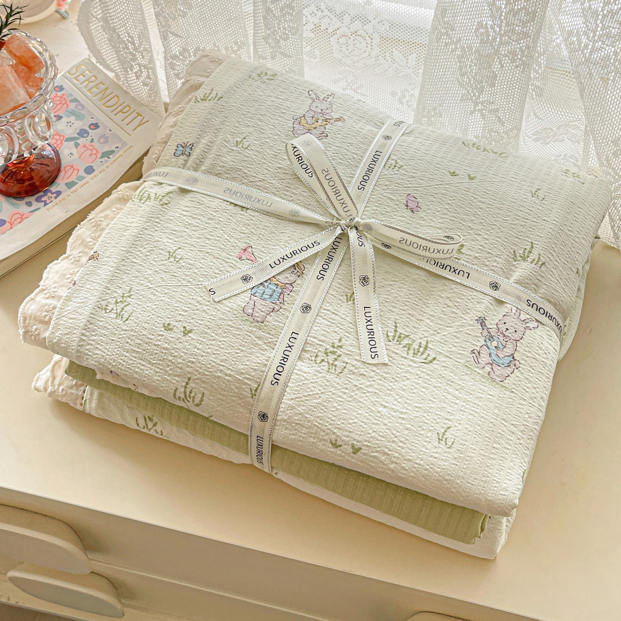 91家纺网 家纺一手货源 找家纺 水木坊 2025新款全棉镂空花边皱皱双层纱四件套专供网销直播 森林与免