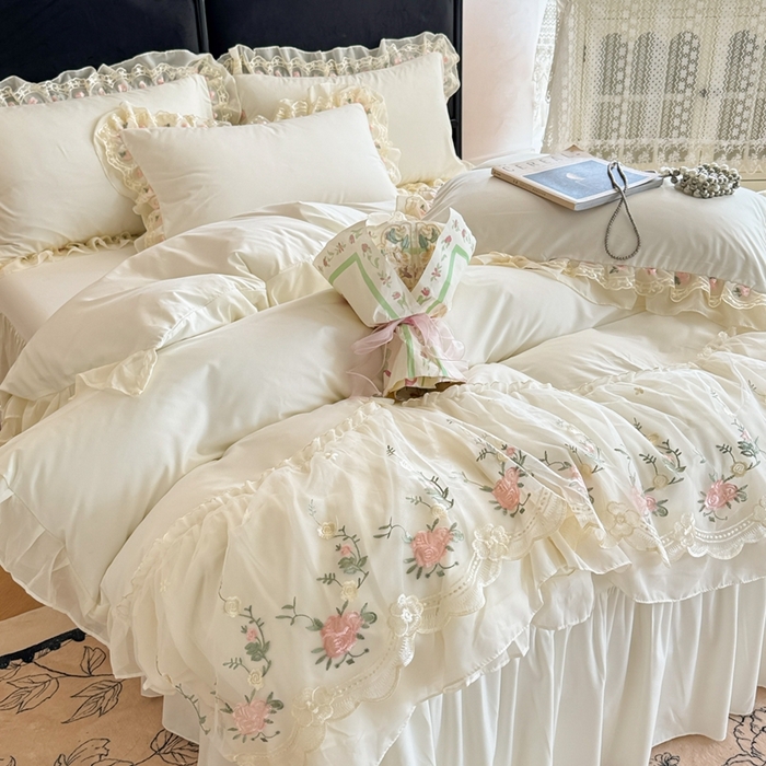 91家纺网 家纺一手货源 找家纺 米可2025新款云朵棉雪纺蕾丝刺绣公主风韩版床裙四件套 艾薇儿~白