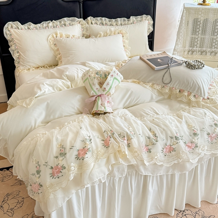 91家纺网 家纺一手货源 找家纺 米可2025新款云朵棉雪纺蕾丝刺绣公主风韩版床裙四件套 艾薇儿~白