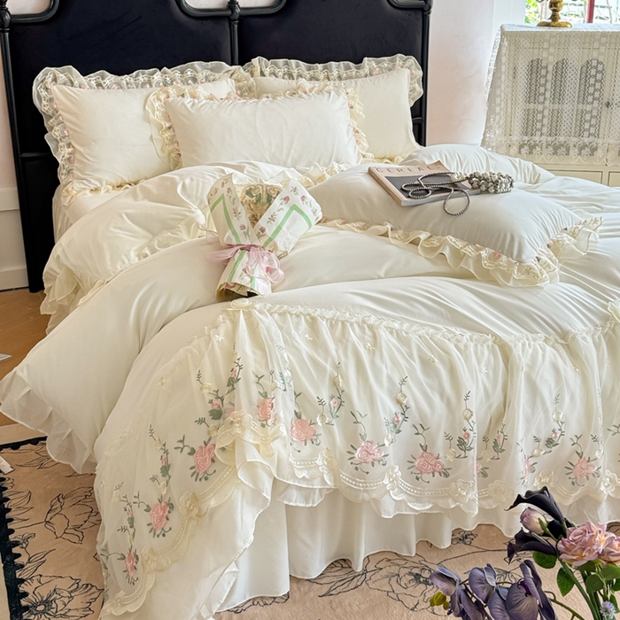 91家纺网 家纺一手货源 找家纺 米可2025新款云朵棉雪纺蕾丝刺绣公主风韩版床裙四件套 艾薇儿~白