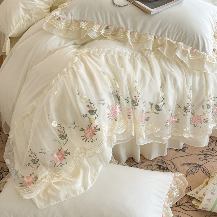 91家纺网 家纺一手货源 找家纺 米可2025新款云朵棉雪纺蕾丝刺绣公主风韩版床裙四件套 艾薇儿~白