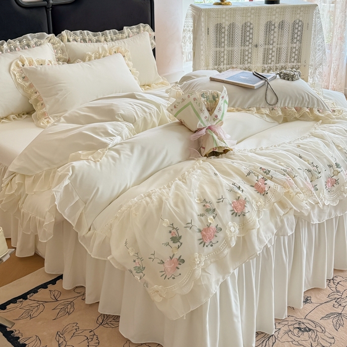 91家纺网 家纺一手货源 找家纺 米可2025新款云朵棉雪纺蕾丝刺绣公主风韩版床裙四件套 艾薇儿~白