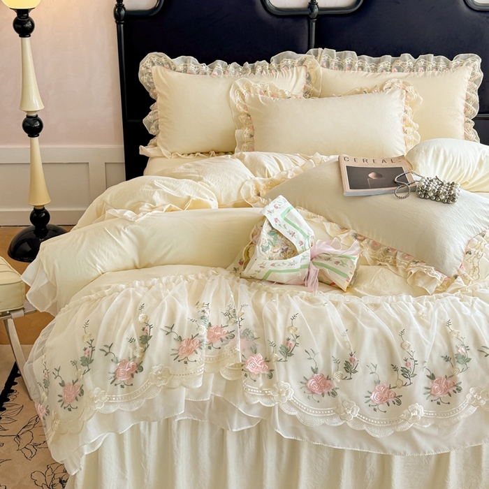 91家纺网 家纺一手货源 找家纺 米可2025新款云朵棉雪纺蕾丝刺绣公主风韩版床裙四件套 艾薇儿~米黄