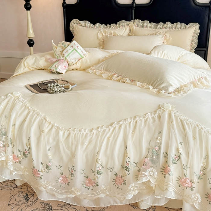 91家纺网 家纺一手货源 找家纺 米可2025新款云朵棉雪纺蕾丝刺绣公主风韩版床裙四件套 艾薇儿~米黄