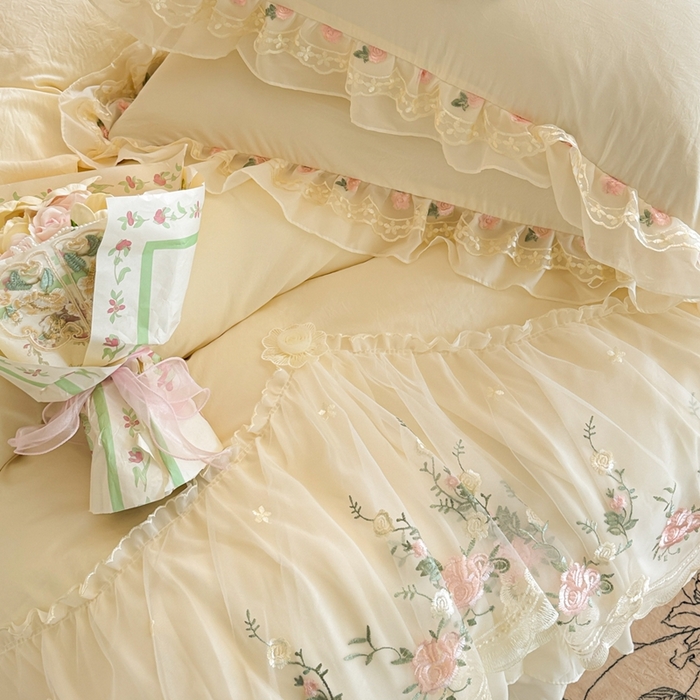 91家纺网 家纺一手货源 找家纺 米可2025新款云朵棉雪纺蕾丝刺绣公主风韩版床裙四件套 艾薇儿~米黄