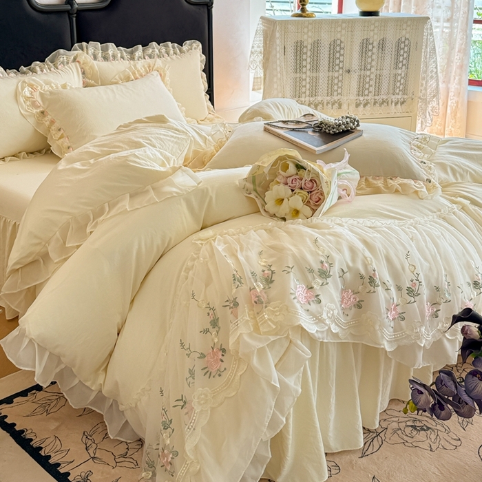 91家纺网 家纺一手货源 找家纺 米可2025新款云朵棉雪纺蕾丝刺绣公主风韩版床裙四件套 艾薇儿~米黄