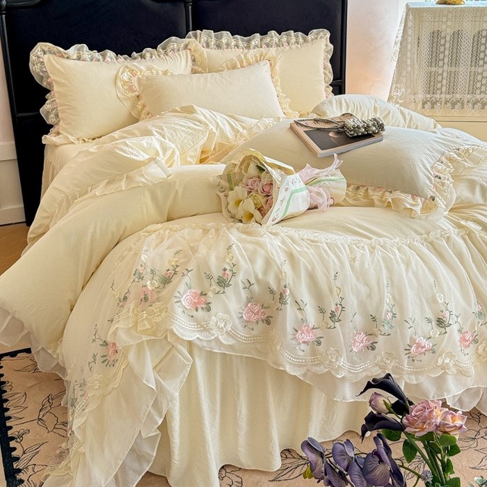 91家纺网 家纺一手货源 找家纺 米可2025新款云朵棉雪纺蕾丝刺绣公主风韩版床裙四件套 艾薇儿~米黄